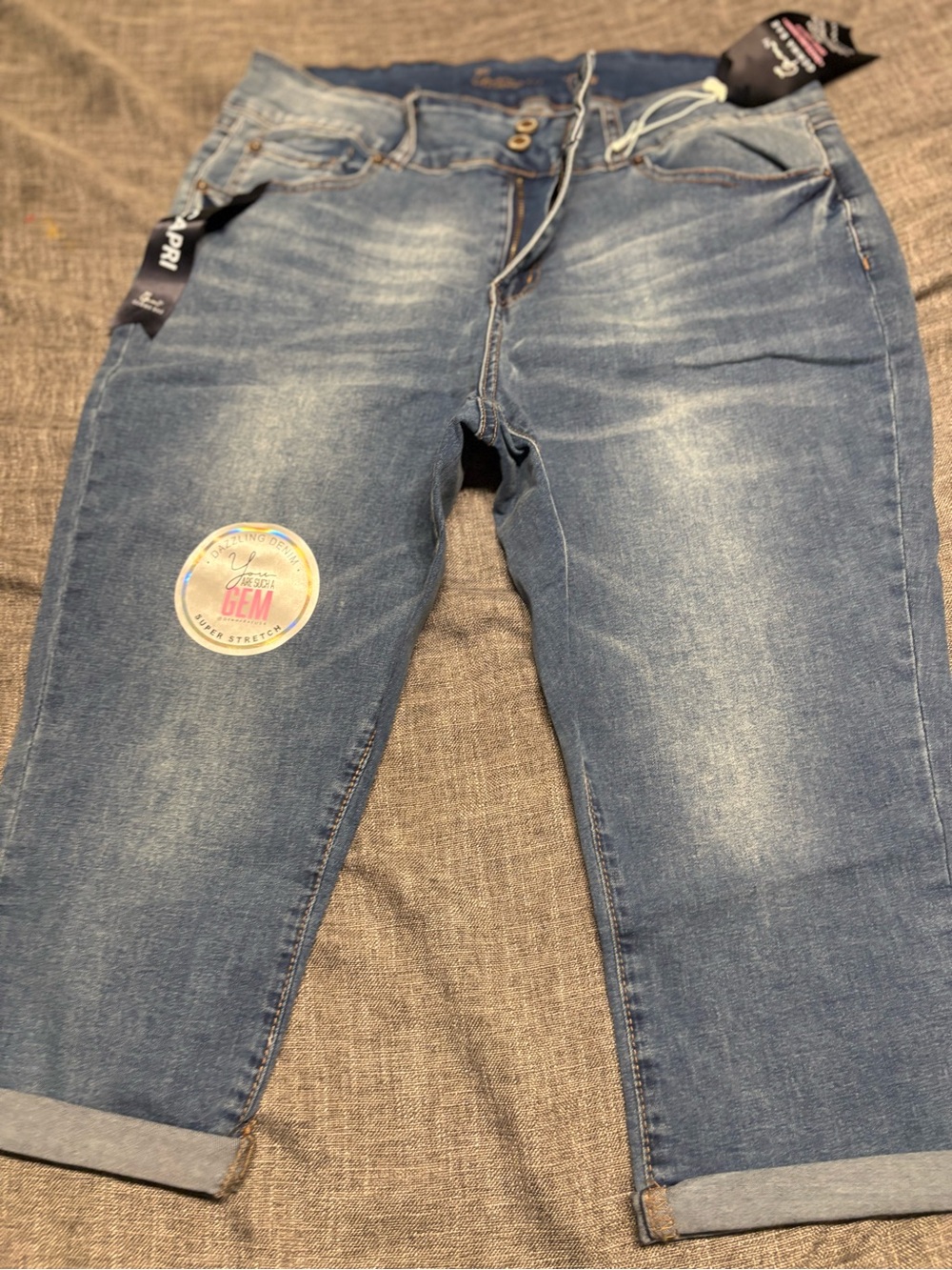 Curvey Mid rise  womans Jeans in Washed Blue - Comfort Stretch Capri